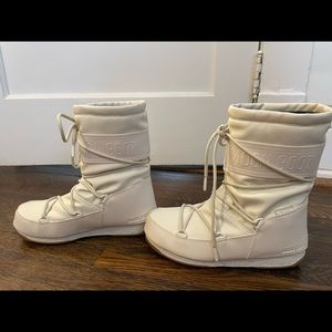 Moon Boot Size 7